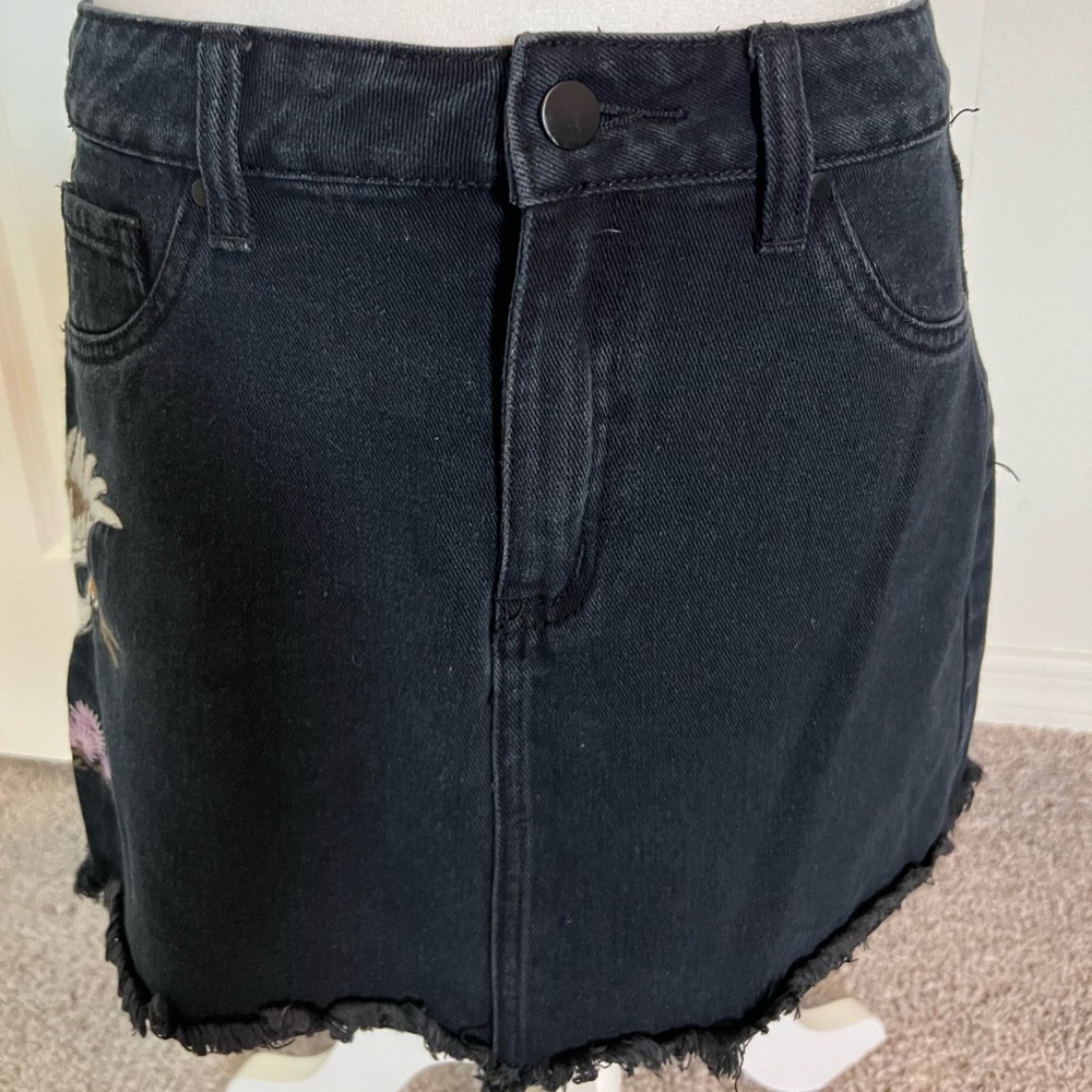 EUC Boohoo Black Denim Skirt Crane Embroidery 8 - Picture 3 of 9